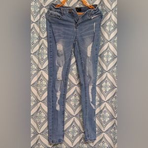 SALE Size 3 25 inch waist like new skinny jeans stretch with amazing rips design